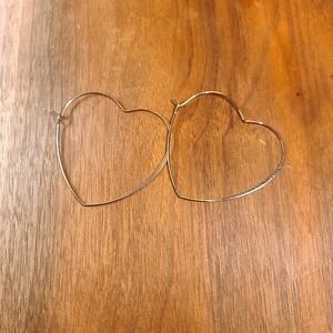 💜2 for 20$ Gold Colored Heart Shaped Hoop Earrings